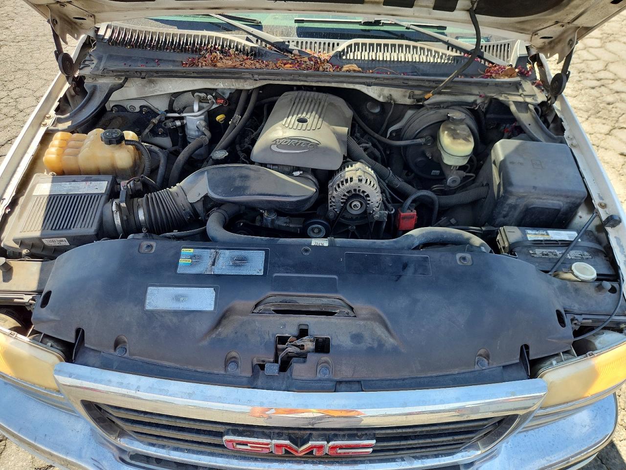 2005 Gmc New Sierra C1500 White vin: 2GTEC13T451184654