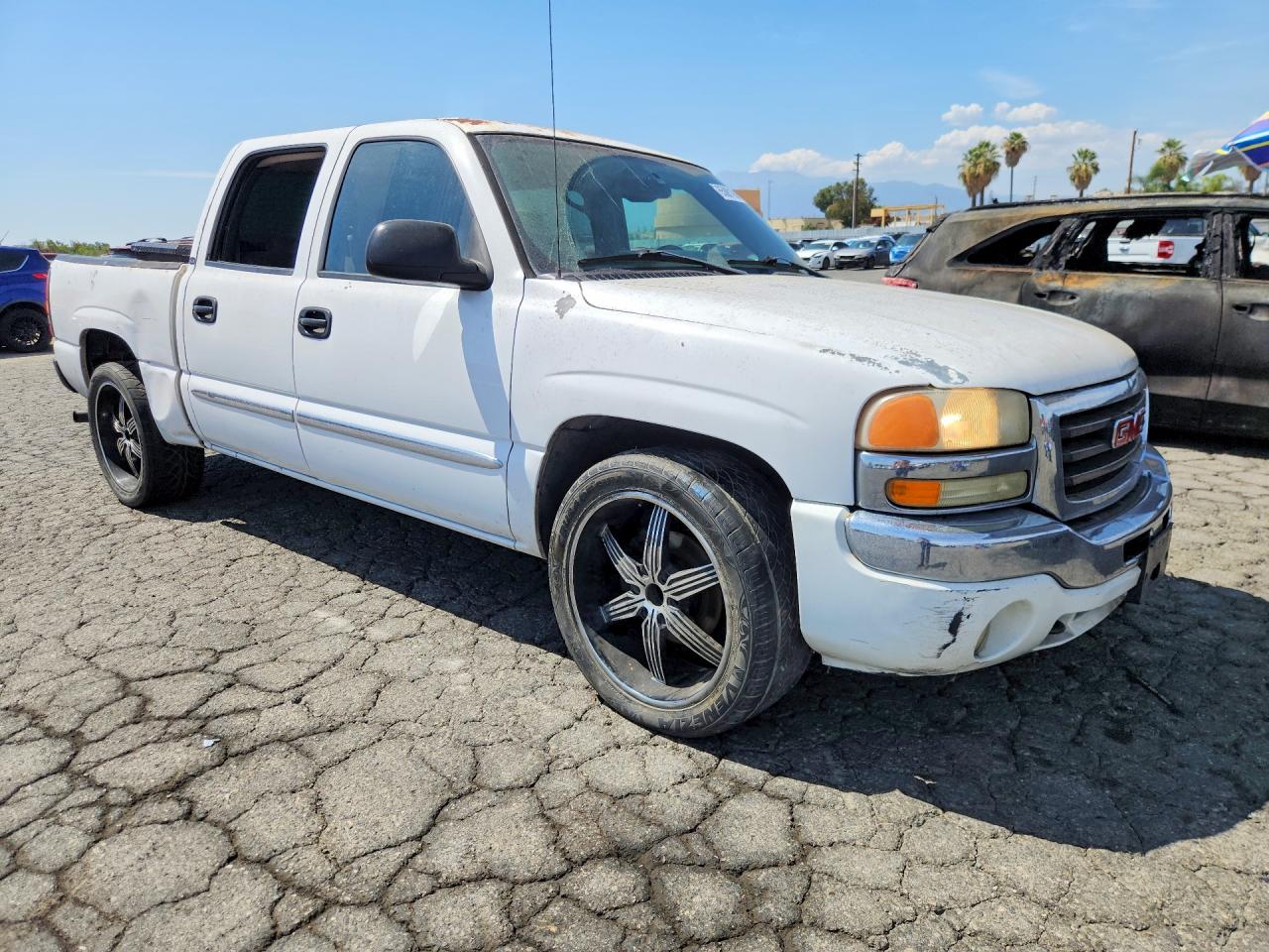 2005 Gmc New Sierra C1500 White vin: 2GTEC13T451184654