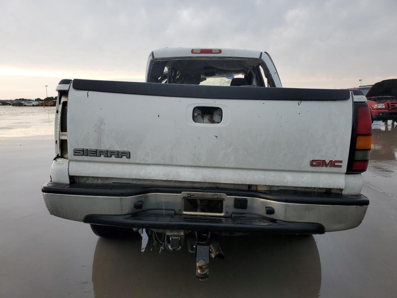 2004 Gmc New Sierra C1500 White vin: 2GTEC13T541368418