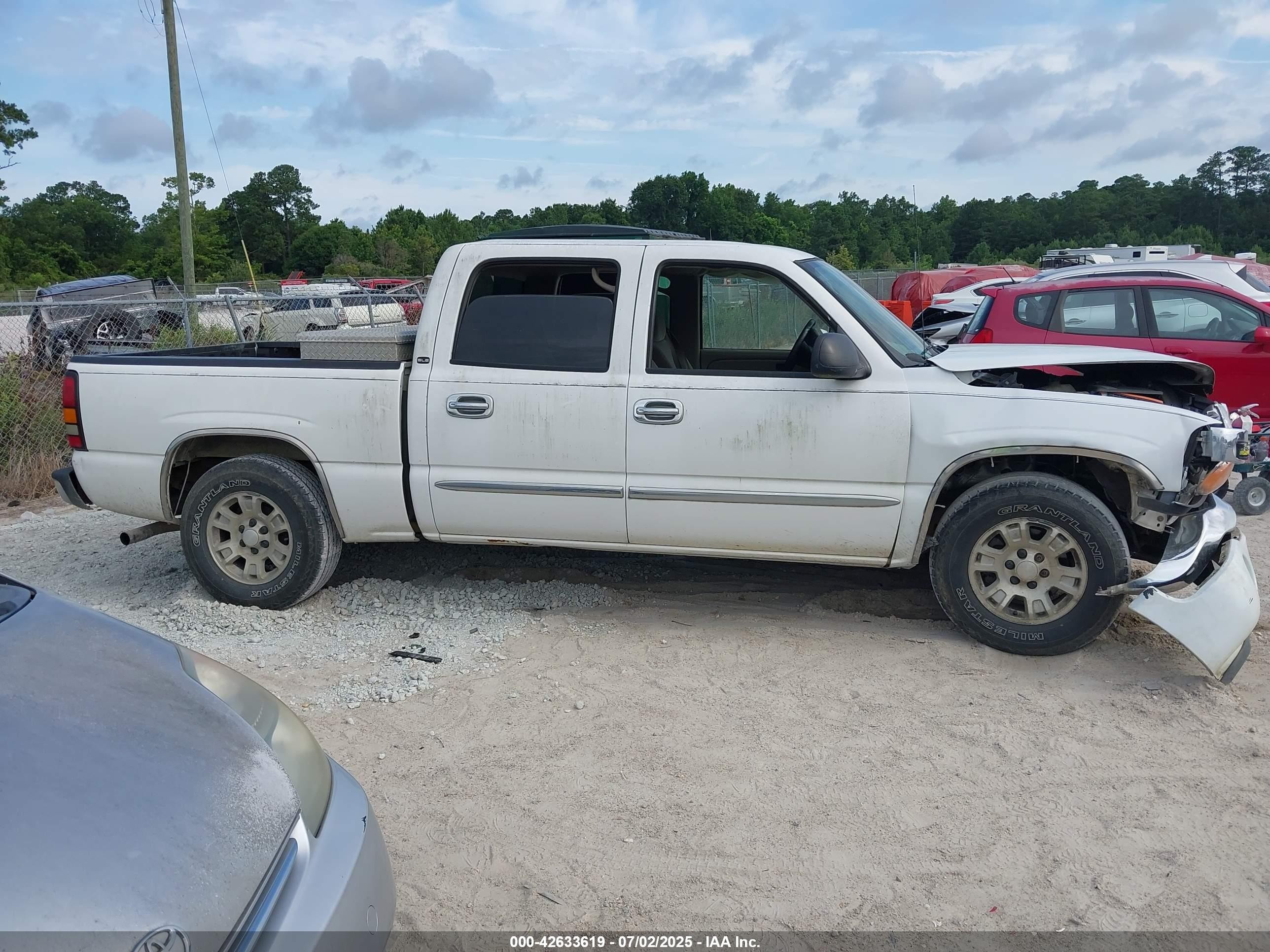 2005 Gmc Sierra 1500 Sle White vin: 2GTEC13T551268031