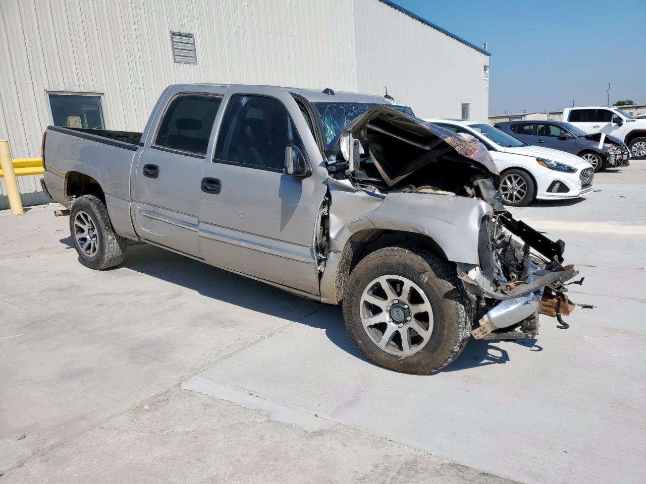 2005 Gmc New Sierra C1500 Silver vin: 2GTEC13T751220174