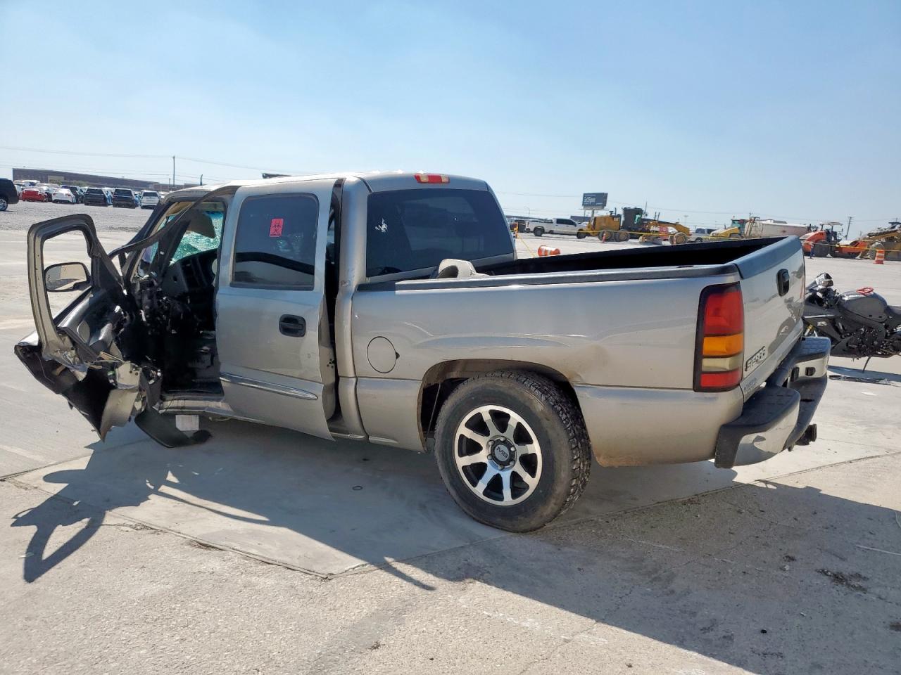 2005 Gmc New Sierra C1500 Silver vin: 2GTEC13T751220174