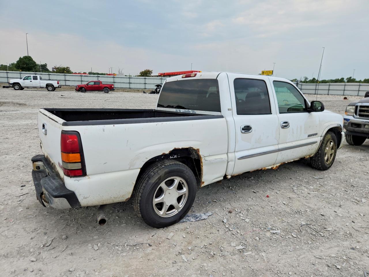 2005 Gmc New Sierra C1500 White vin: 2GTEC13T851120634