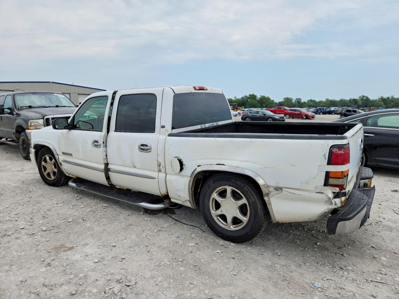 2005 Gmc New Sierra C1500 White vin: 2GTEC13T851120634
