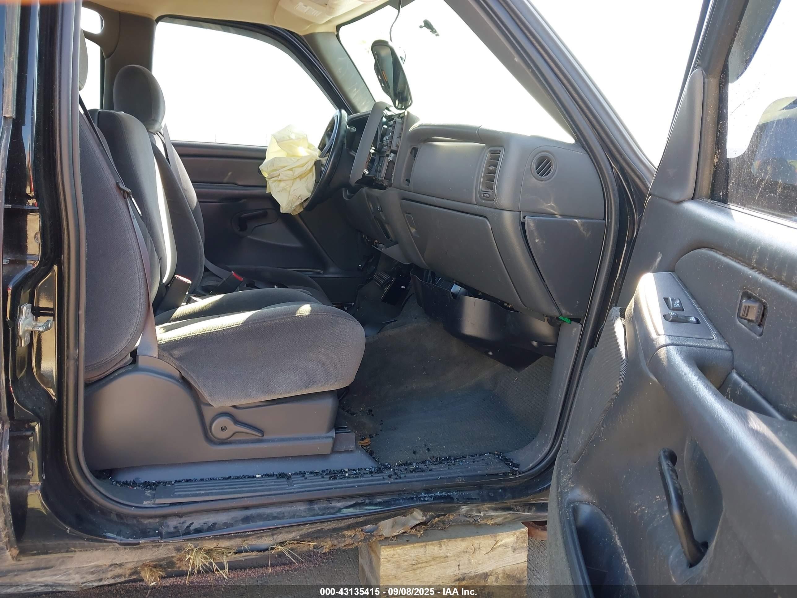 2005 Gmc Sierra 1500 Sle Черный vin: 2GTEC13T951158082