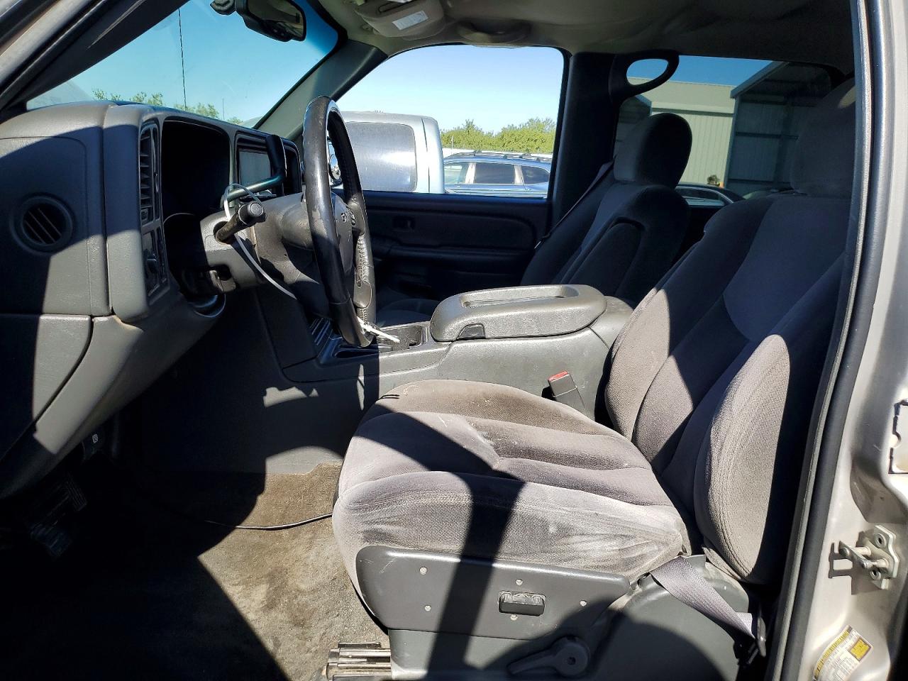 2005 Gmc New Sierra C1500 Silver vin: 2GTEC13TX51158060