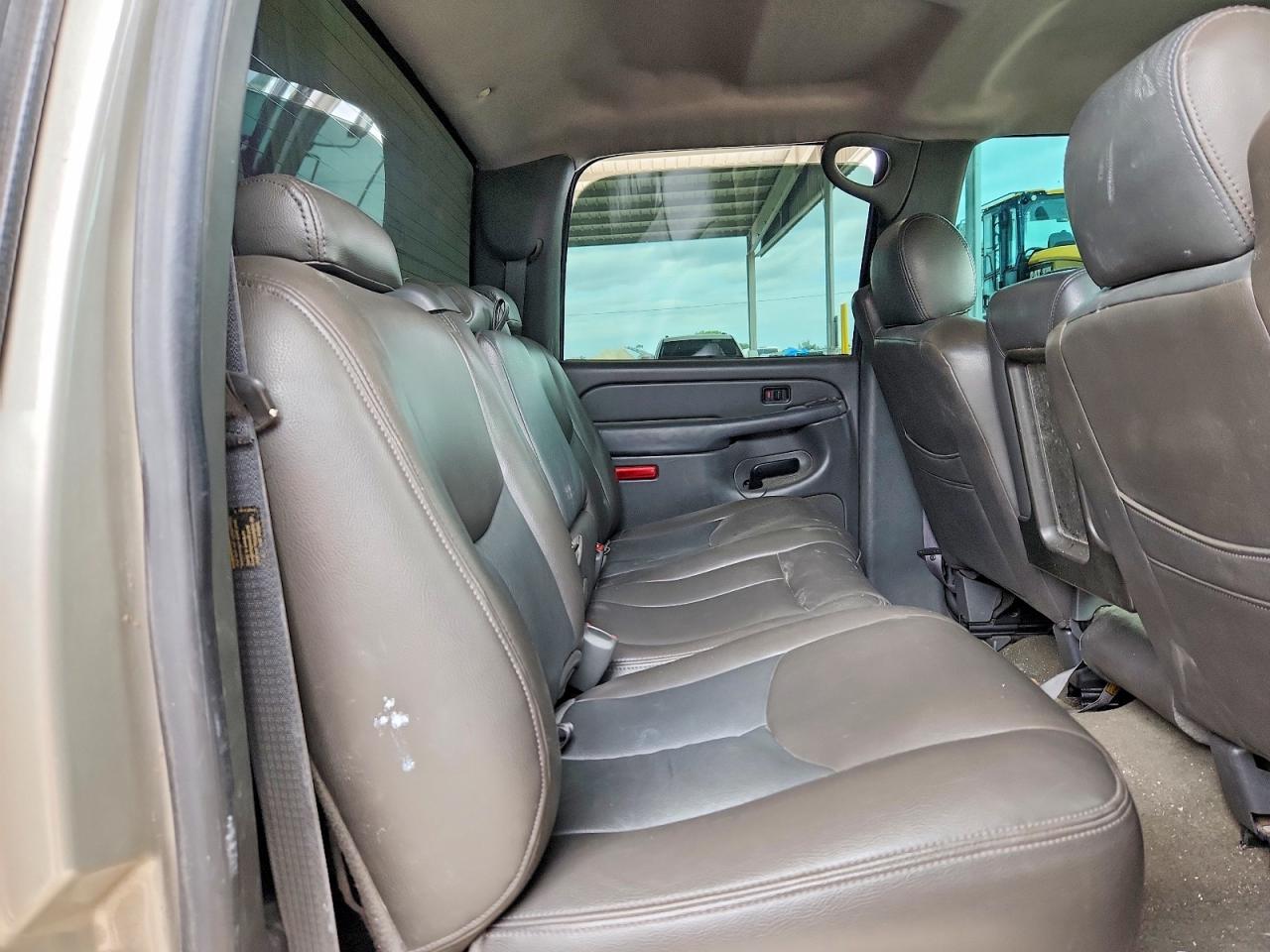 2005 Gmc New Sierra C1500 Silver vin: 2GTEC13TX51397513
