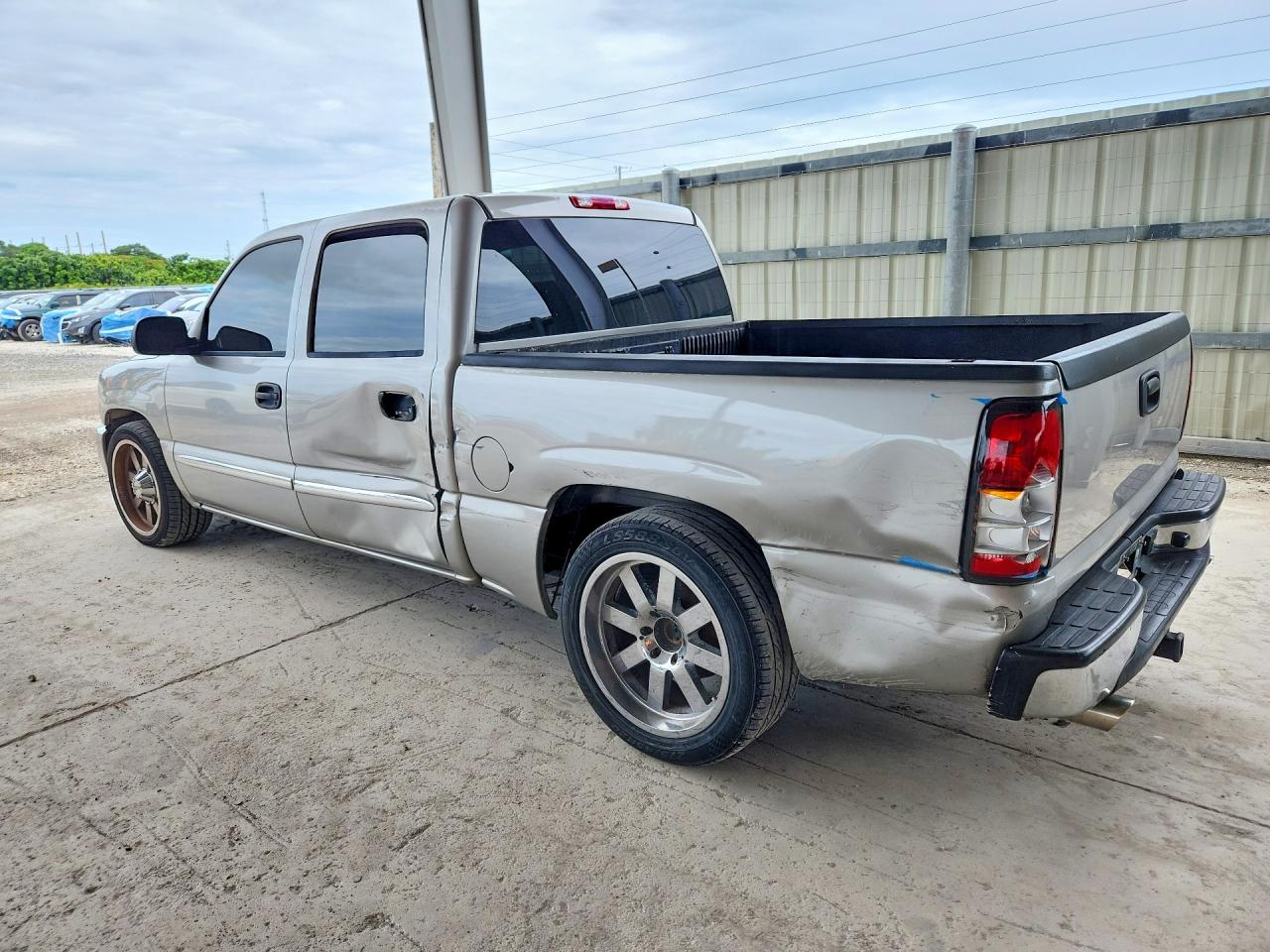 2005 Gmc New Sierra C1500 Silver vin: 2GTEC13TX51397513
