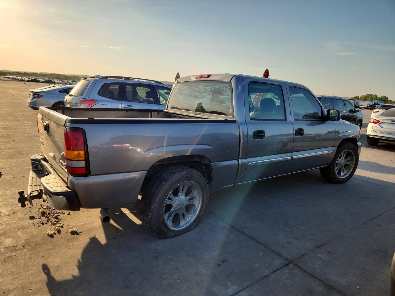 2007 Gmc New Sierra C1500 Classic Gray vin: 2GTEC13V871113901