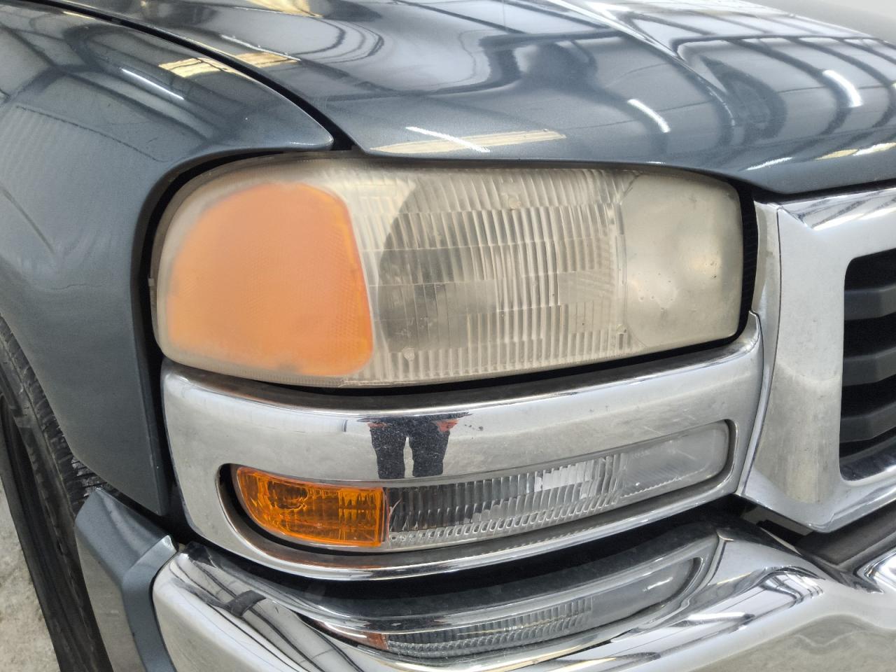 2006 Gmc New Sierra C1500 Blue vin: 2GTEC13V961348791 Damage: Right Head Lamp, Faded, Repair Required