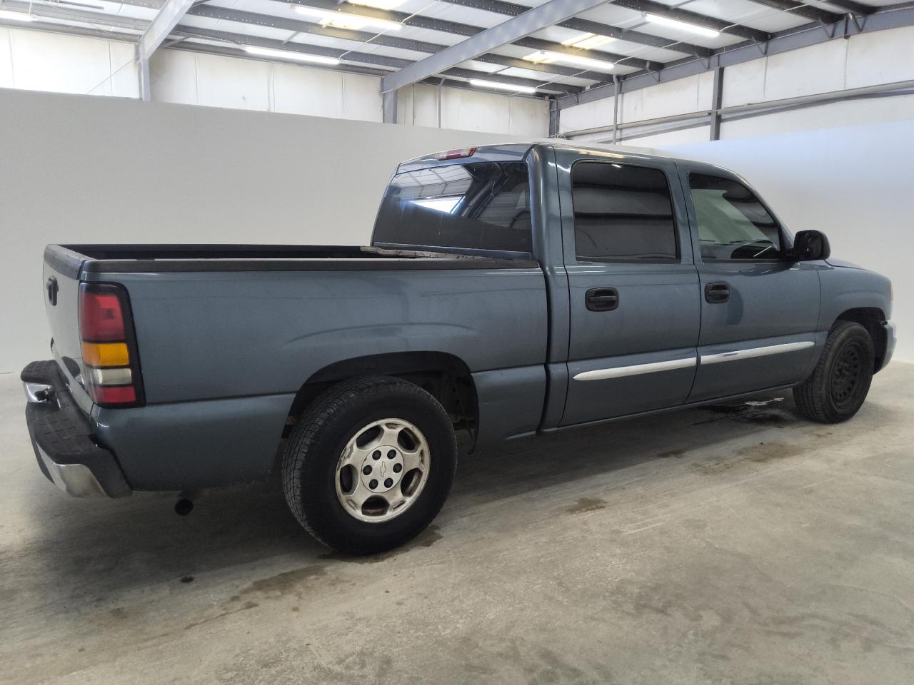 2006 Gmc New Sierra C1500 Blue vin: 2GTEC13V961348791 Damage: Right Front Wheel, Missing, Replacement Required
