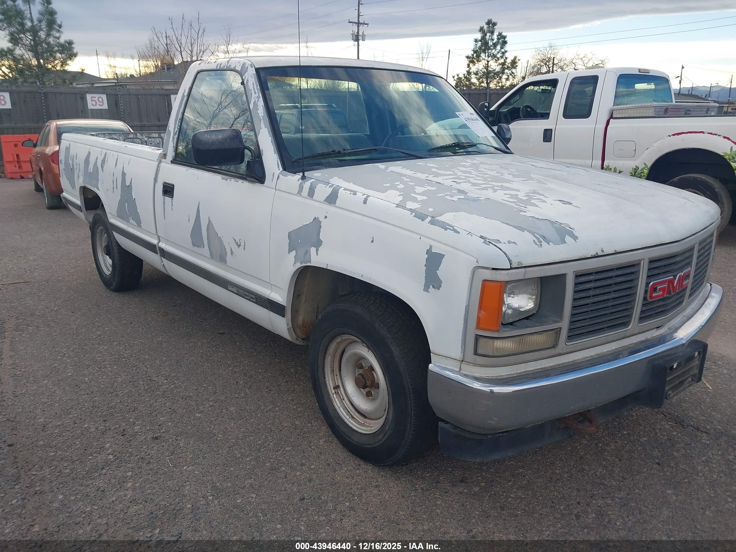 1989 Gmc Sierra C1500 White vin: 2GTEC14Z4K1569632