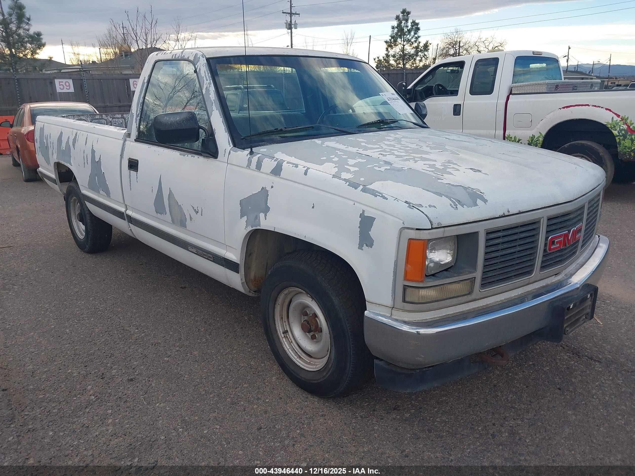1989 Gmc Sierra C1500 White vin: 2GTEC14Z4K1569632