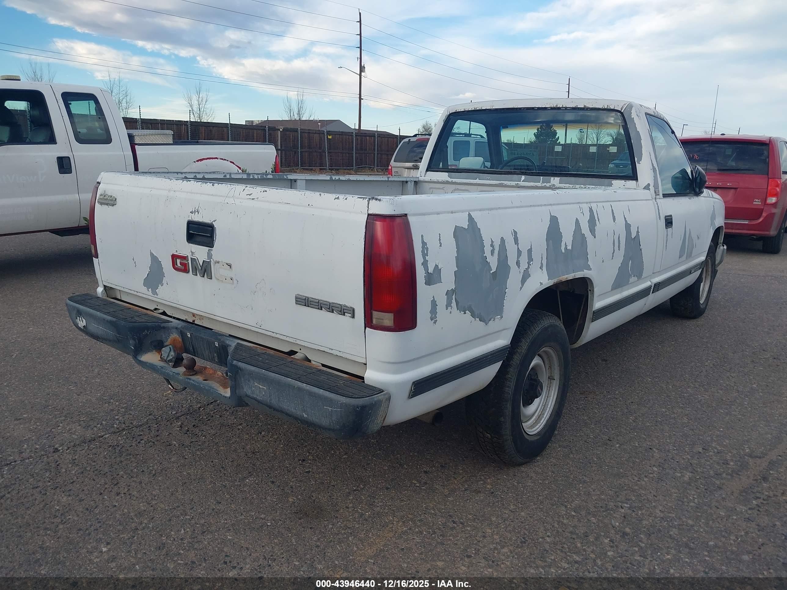 1989 Gmc Sierra C1500 White vin: 2GTEC14Z4K1569632