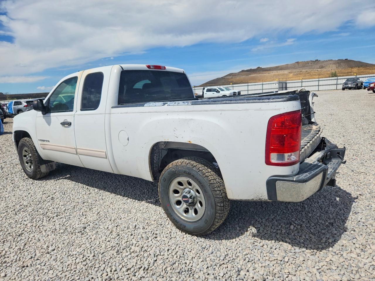 2007 Gmc New Sierra C1500 White vin: 2GTEC19C371580195
