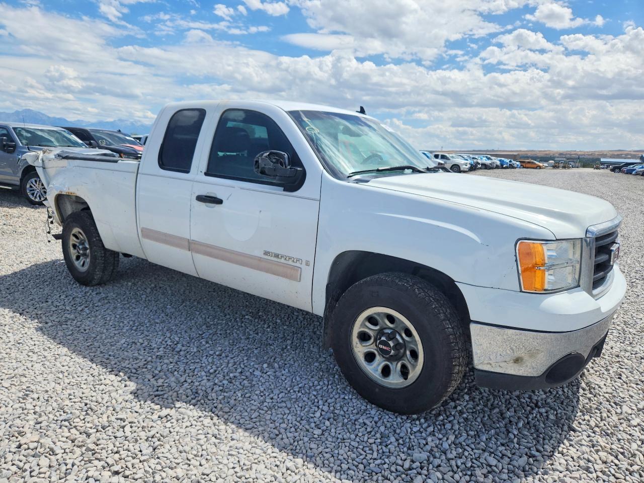 2007 Gmc New Sierra C1500 White vin: 2GTEC19C371580195