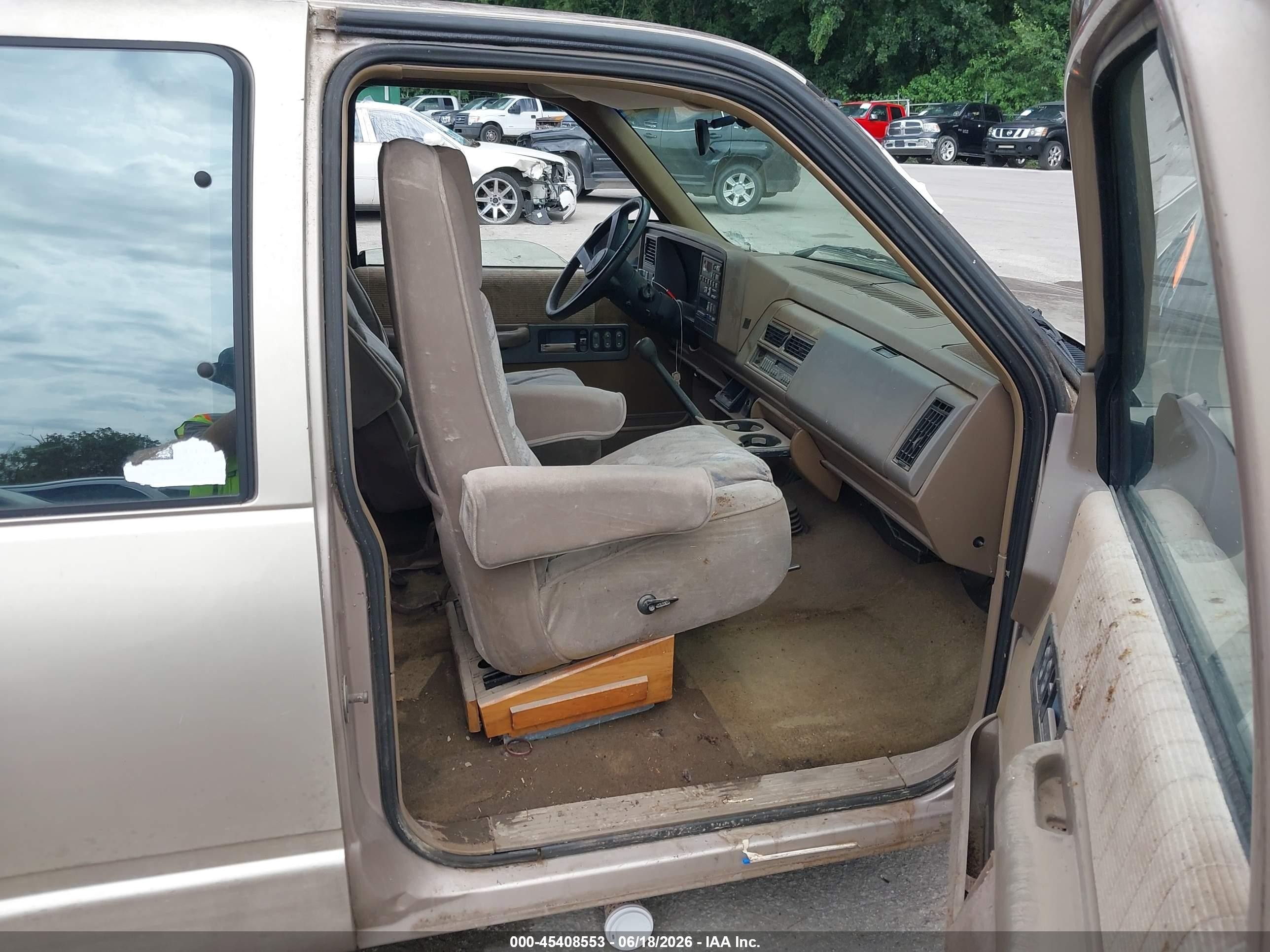 1992 Gmc Sierra C1500 Gold vin: 2GTEC19K0N1518693