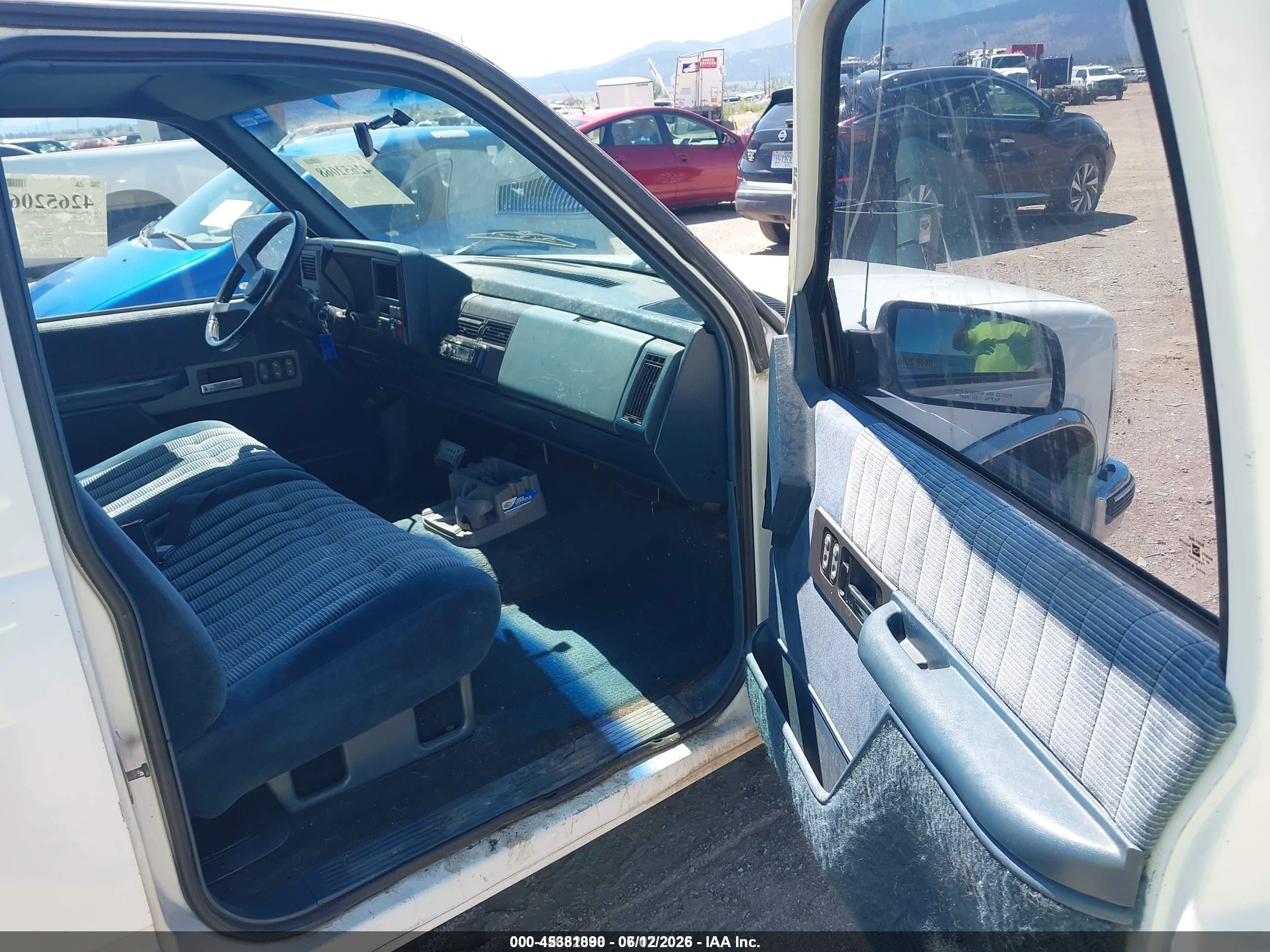 1992 Gmc Sierra C1500 White vin: 2GTEC19K2N1503838