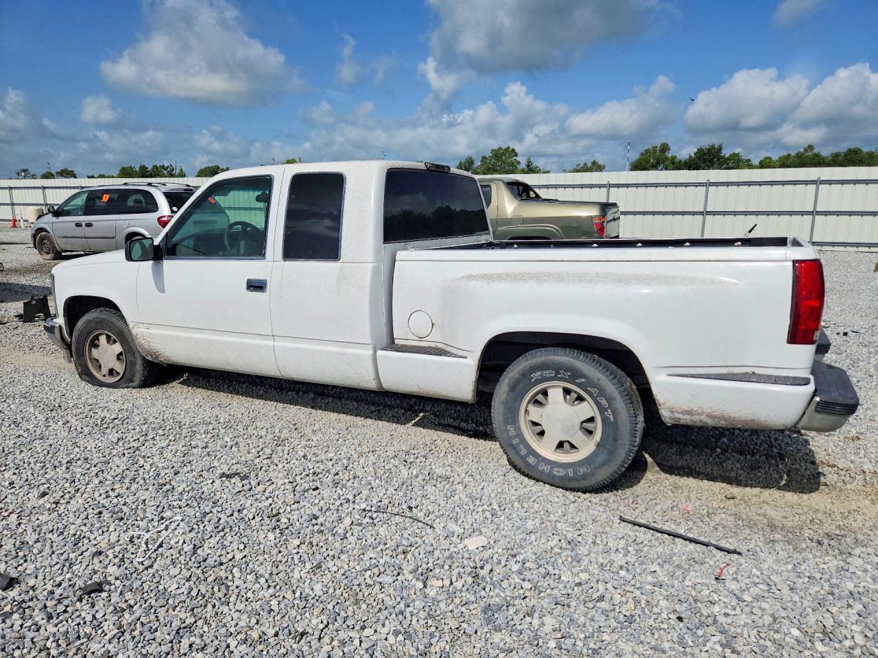 1998 Gmc Sierra C1500 White vin: 2GTEC19R9W1501907