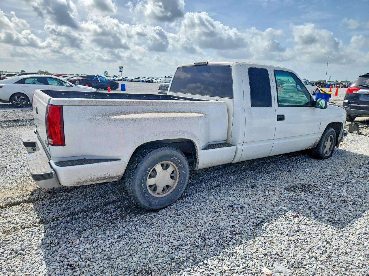 1998 Gmc Sierra C1500 White vin: 2GTEC19R9W1501907