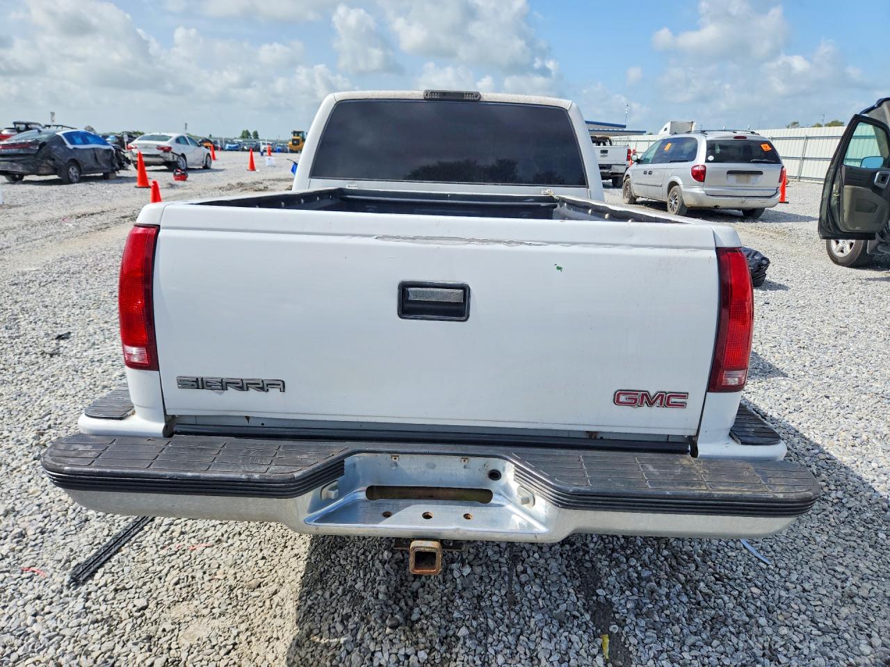1998 Gmc Sierra C1500 White vin: 2GTEC19R9W1501907