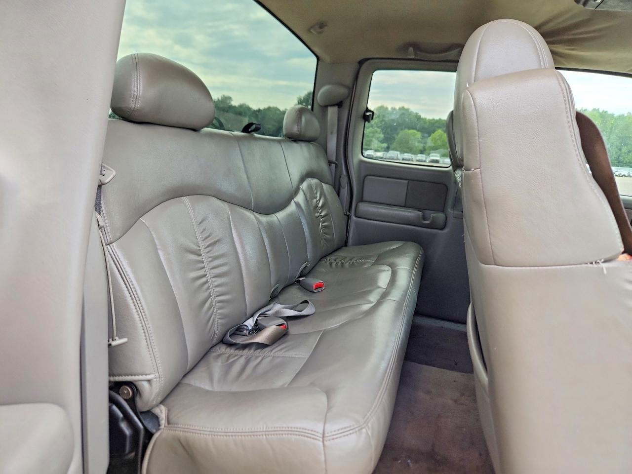 2001 Gmc New Sierra C1500 White vin: 2GTEC19T111174956