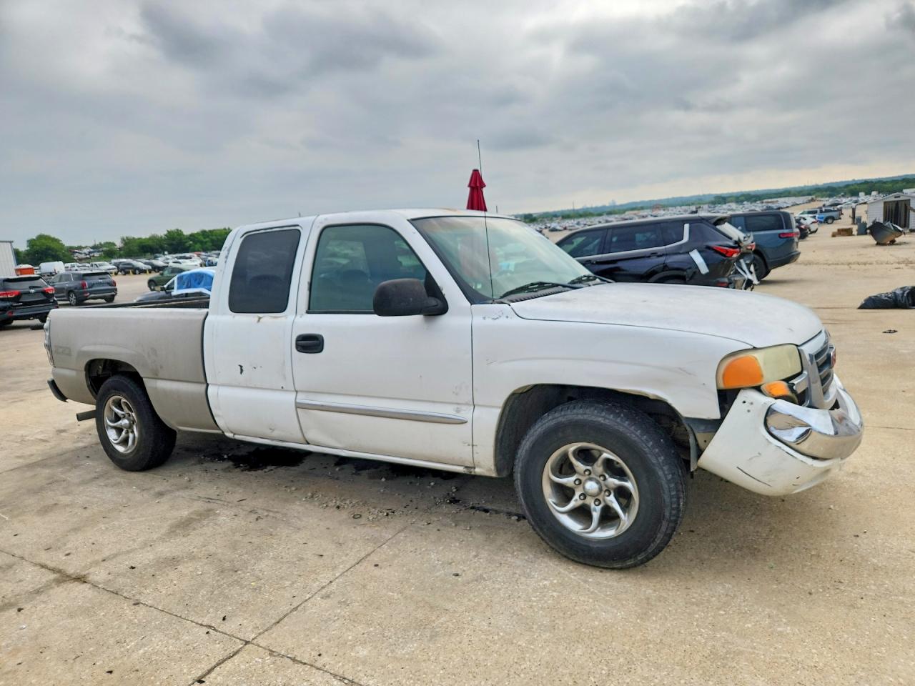 2003 Gmc New Sierra C1500 White vin: 2GTEC19T331104653