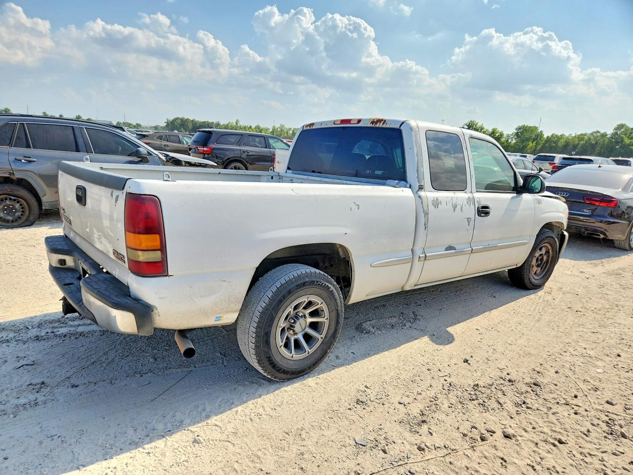 2002 Gmc New Sierra C1500 White vin: 2GTEC19T621291207