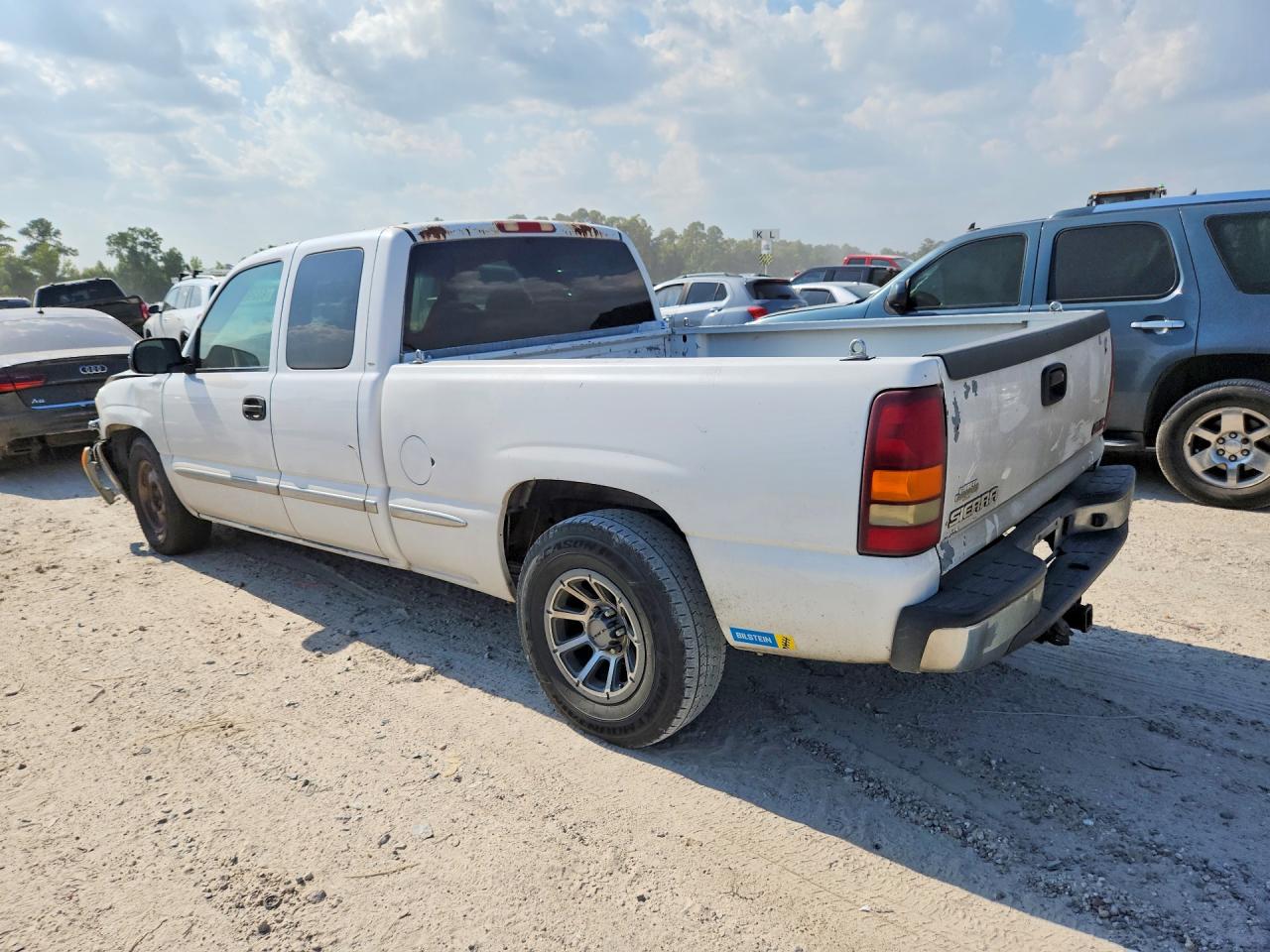 2002 Gmc New Sierra C1500 White vin: 2GTEC19T621291207