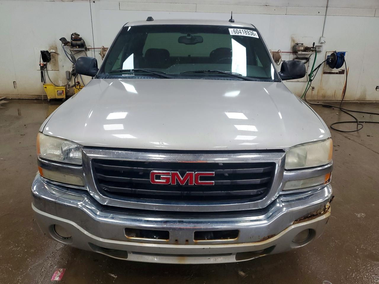 2004 Gmc New Sierra C1500 Silver vin: 2GTEC19T641155565