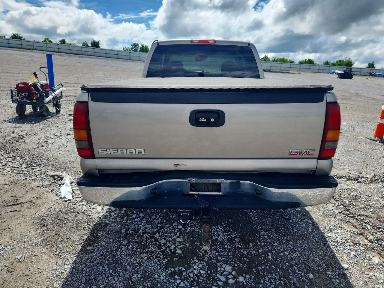 2003 Gmc New Sierra C1500 Silver vin: 2GTEC19T731398882