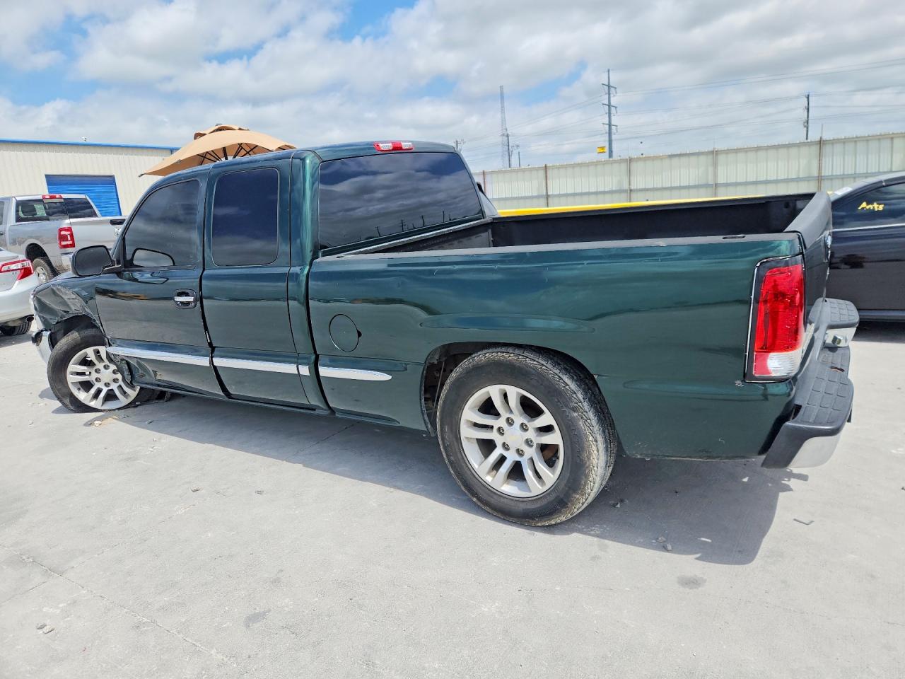 2002 Gmc New Sierra C1500 Green vin: 2GTEC19T821127179