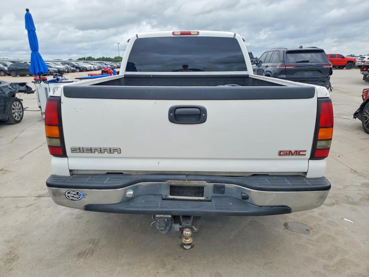 2004 Gmc New Sierra C1500 White vin: 2GTEC19T841203342