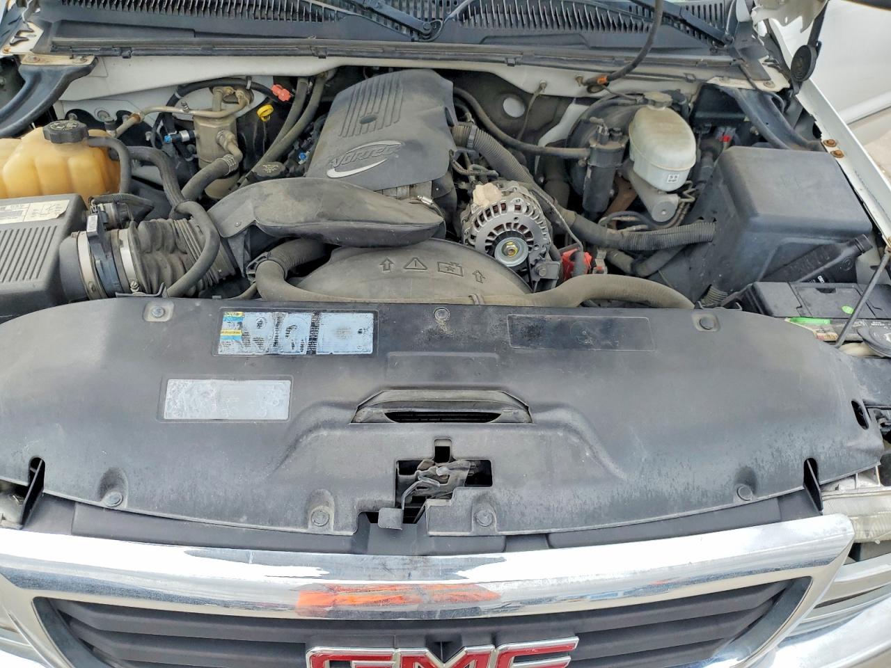 2004 Gmc New Sierra C1500 White vin: 2GTEC19T841203342