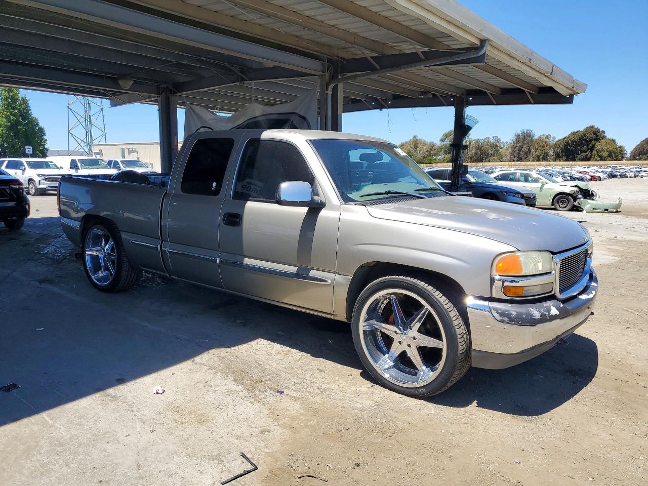1999 Gmc New Sierra C1500 Gold vin: 2GTEC19T8X1565515