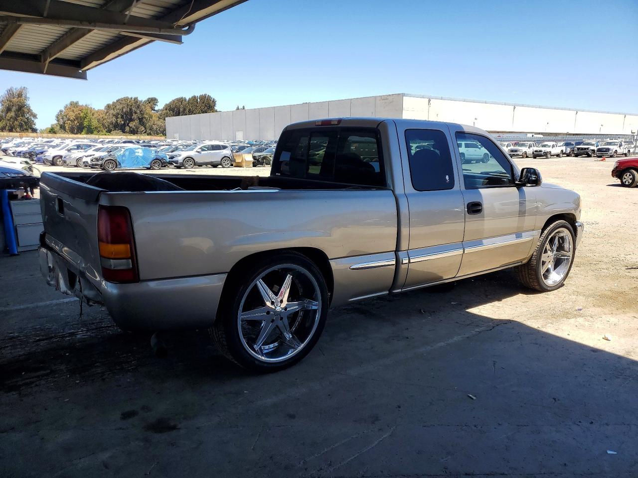 1999 Gmc New Sierra C1500 Gold vin: 2GTEC19T8X1565515