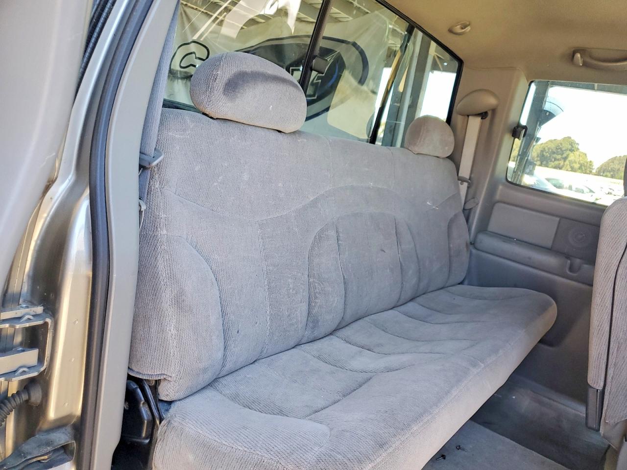 1999 Gmc New Sierra C1500 Gold vin: 2GTEC19T8X1565515