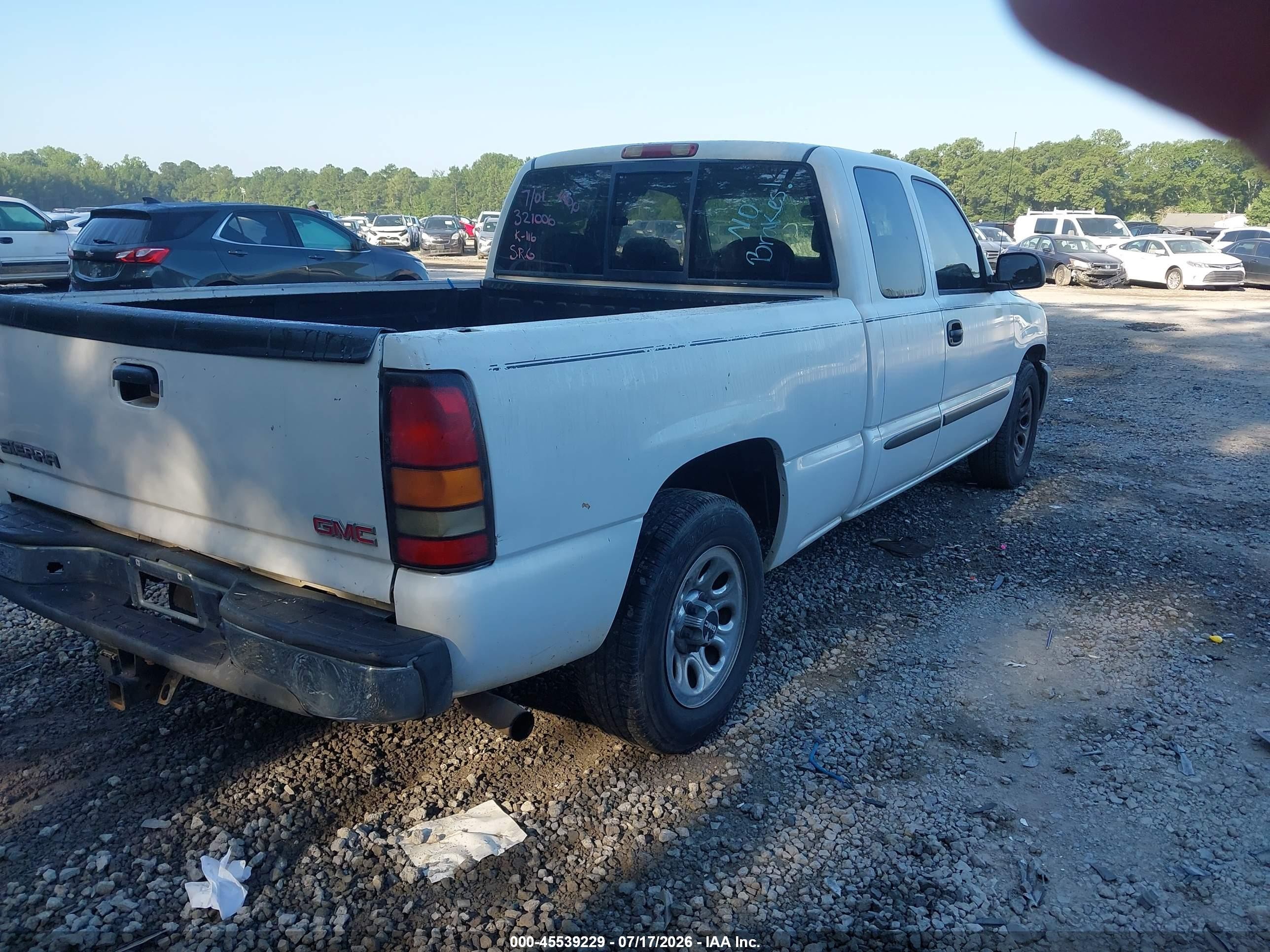 2005 Gmc Sierra 1500   White vin: 2GTEC19TX51321006