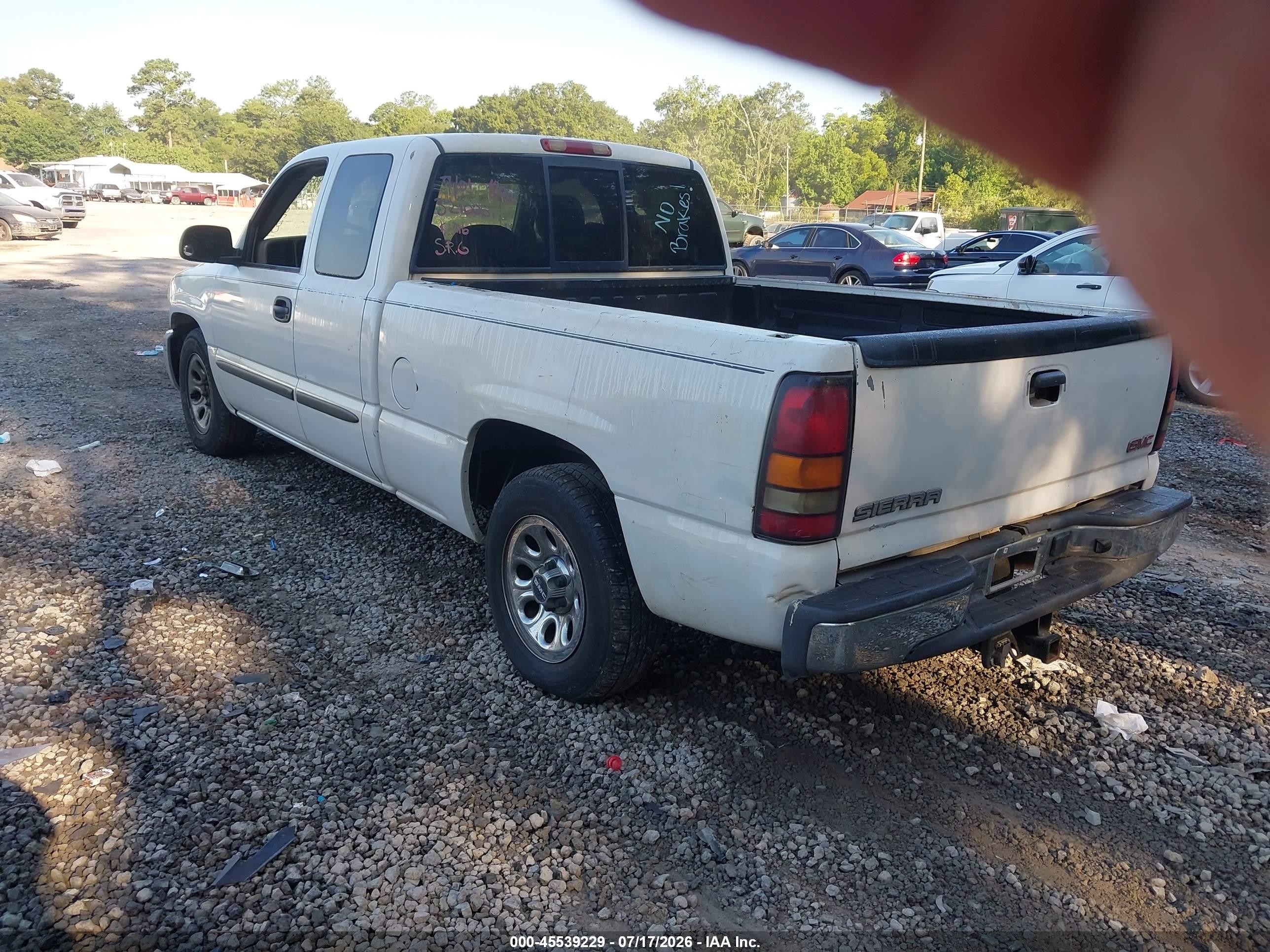 2005 Gmc Sierra 1500   White vin: 2GTEC19TX51321006
