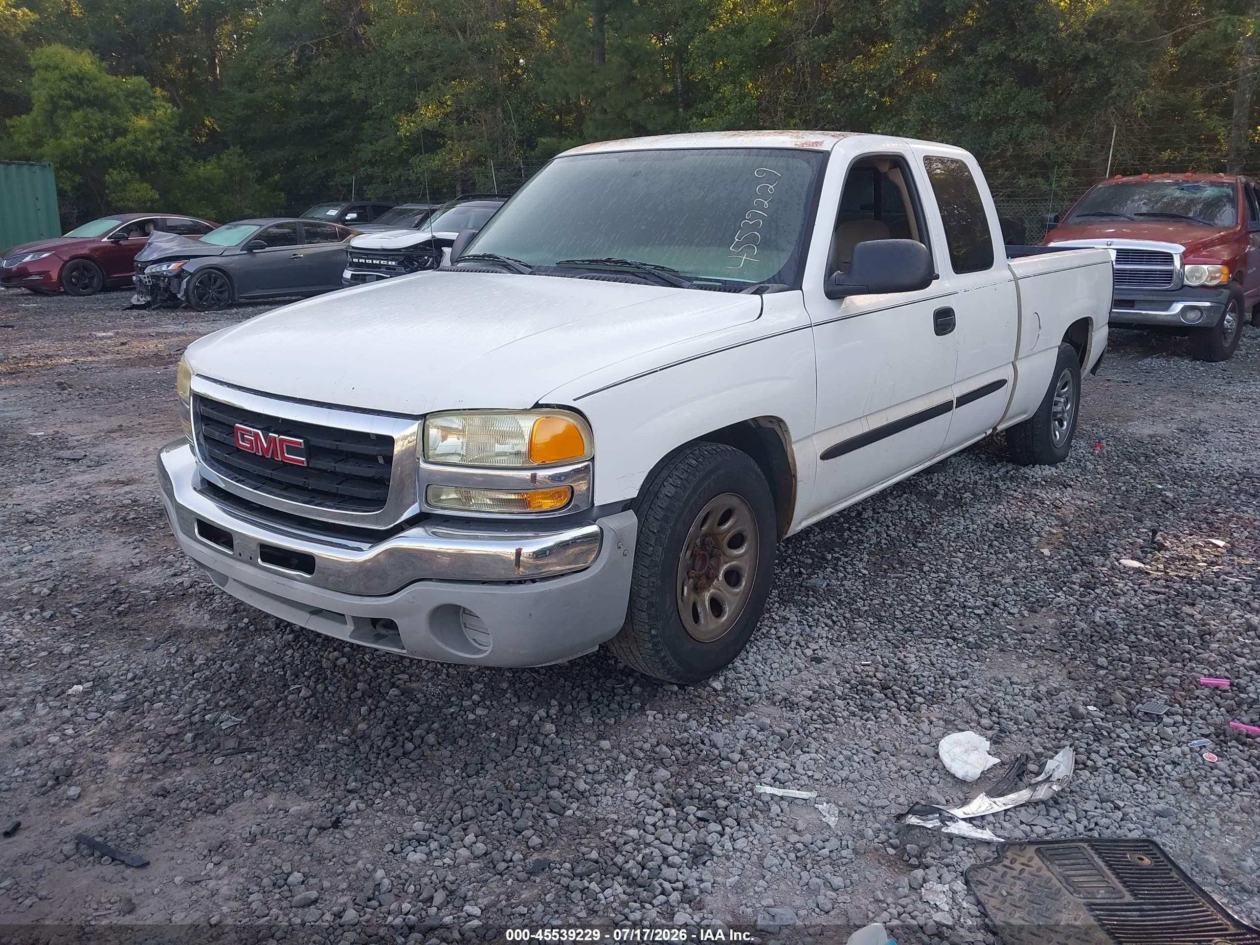 2005 Gmc Sierra 1500   White vin: 2GTEC19TX51321006