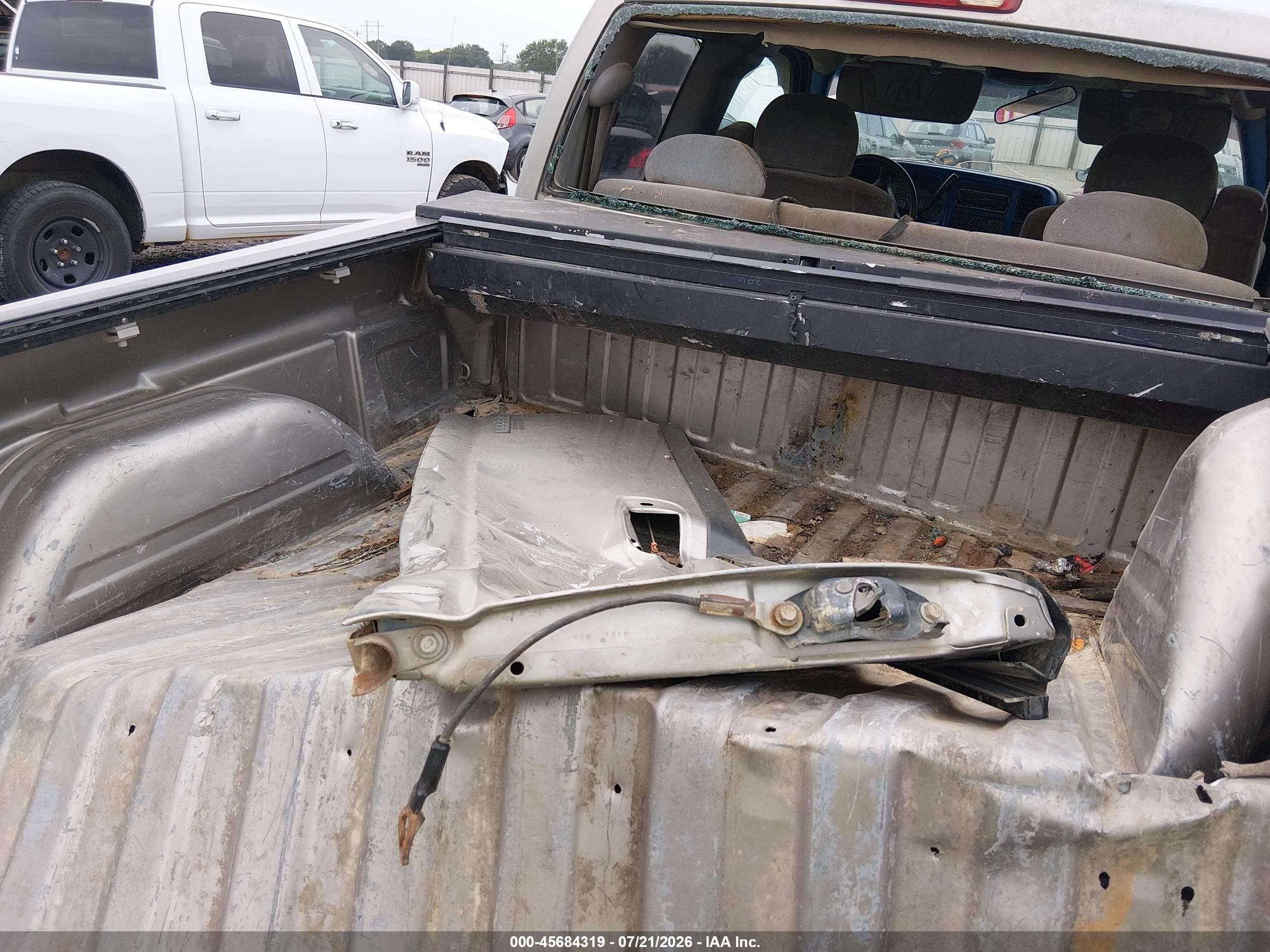 2000 Gmc Sierra 1500 Sle Beige vin: 2GTEC19V6Y1360701