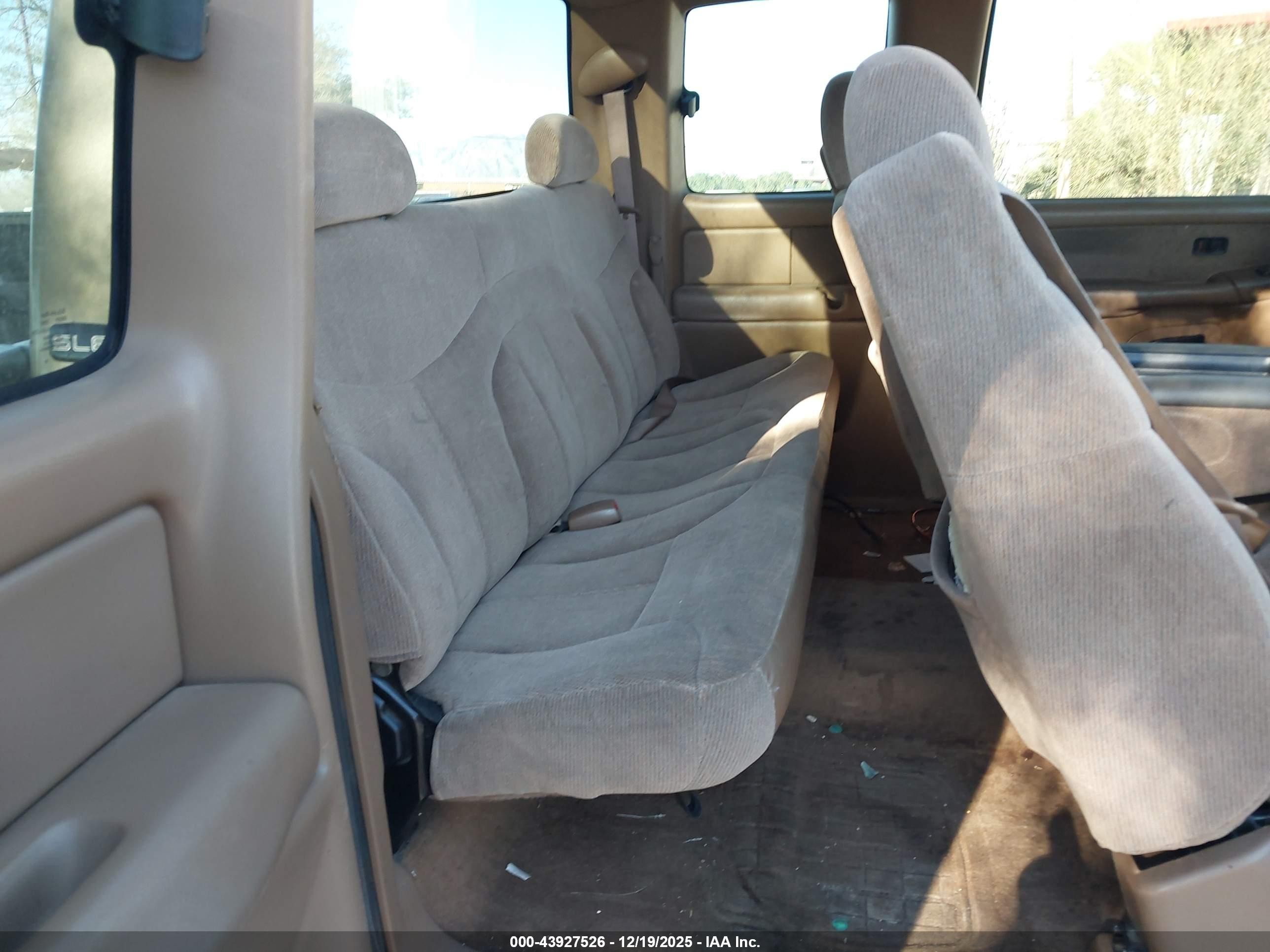 2000 Gmc Sierra 1500 Sle Brown vin: 2GTEC19V9Y1260852