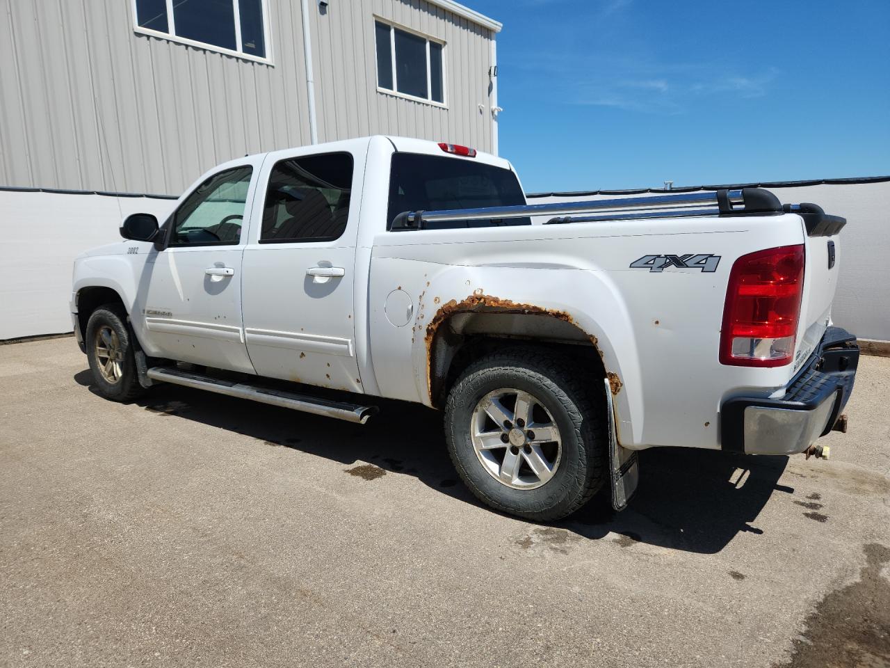 2008 Gmc Sierra K1500 White vin: 2GTEK13M981227790 Damage: Left Bed Side, Rust, Severe Damage