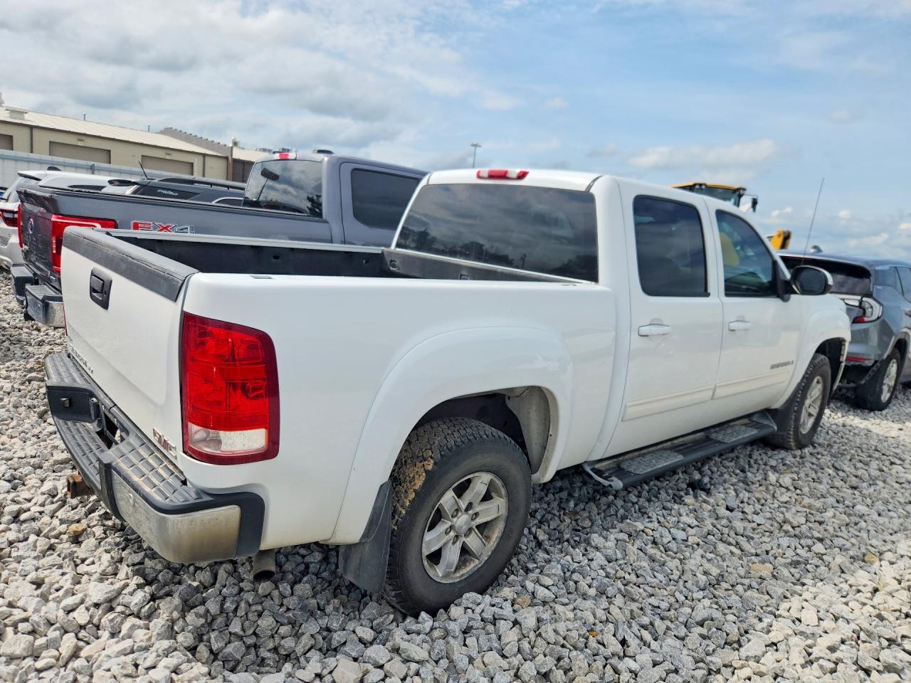 2007 Gmc New Sierra K1500 White vin: 2GTEK13MX71548025