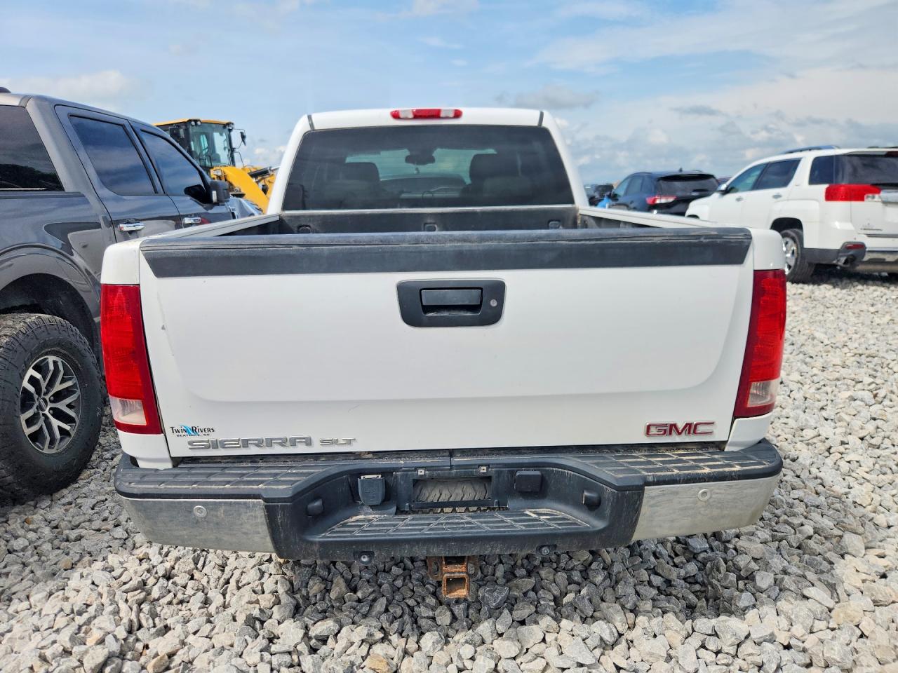 2007 Gmc New Sierra K1500 White vin: 2GTEK13MX71548025