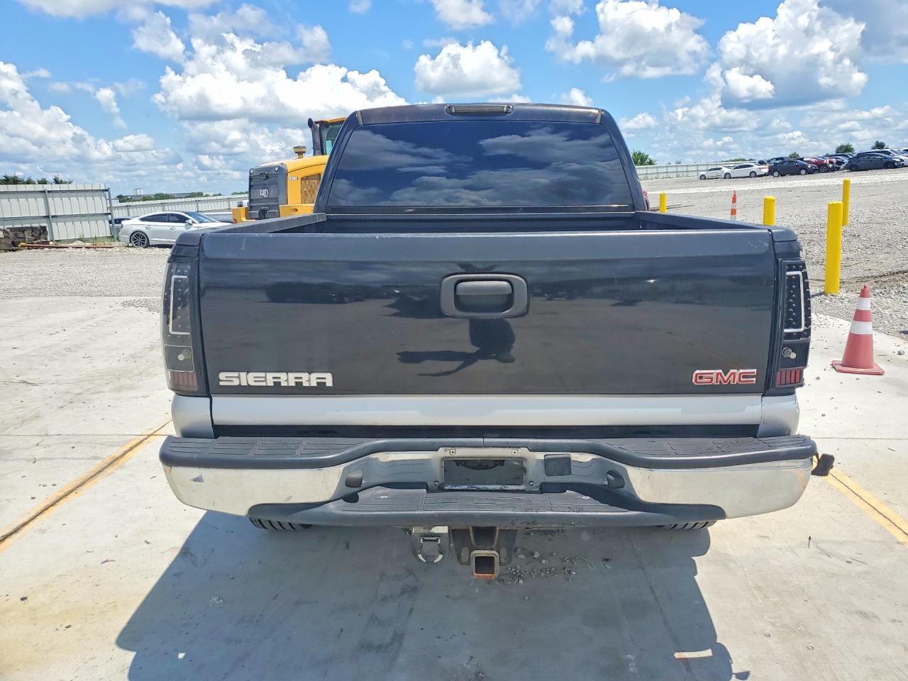 2004 Gmc New Sierra K1500 Black vin: 2GTEK13T041372136