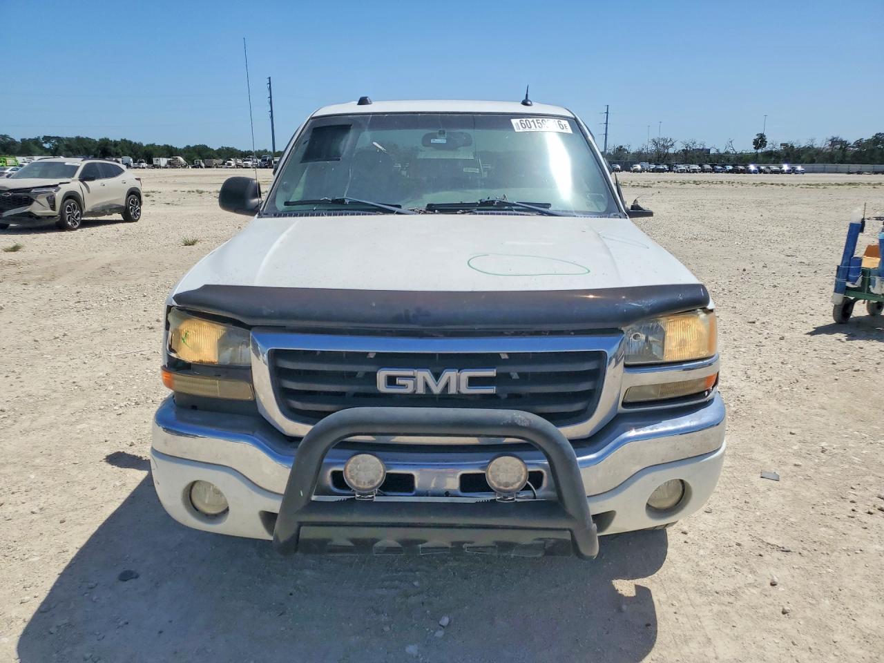 2005 Gmc New Sierra K1500 White vin: 2GTEK13T851139476
