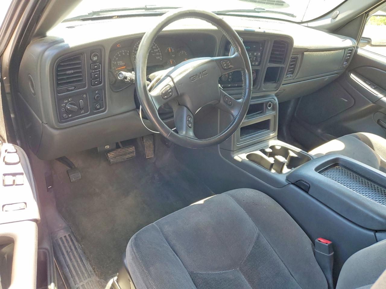 2005 Gmc New Sierra K1500 Silver vin: 2GTEK19B051100752