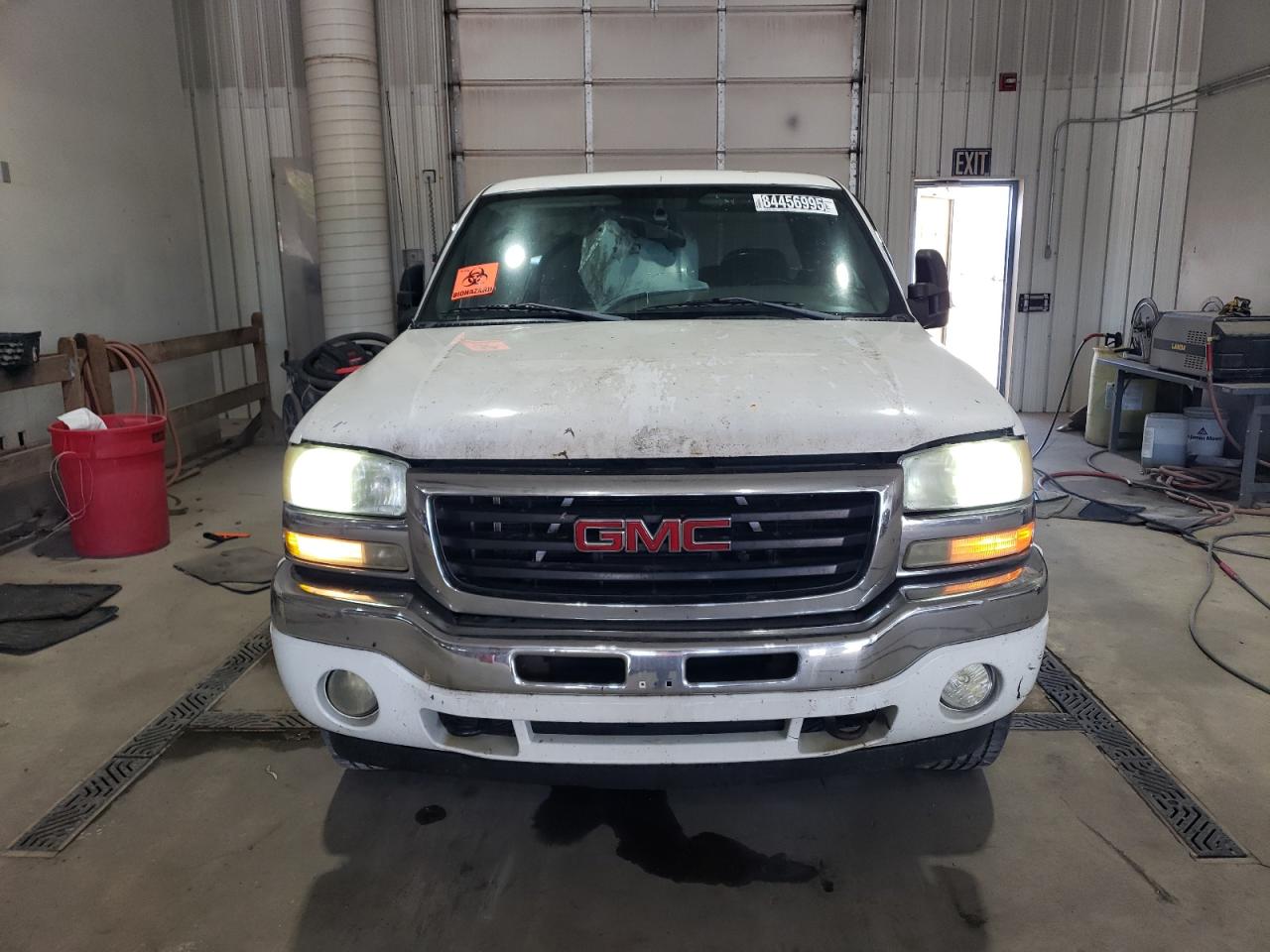 2005 Gmc New Sierra K1500 White vin: 2GTEK19B551298891