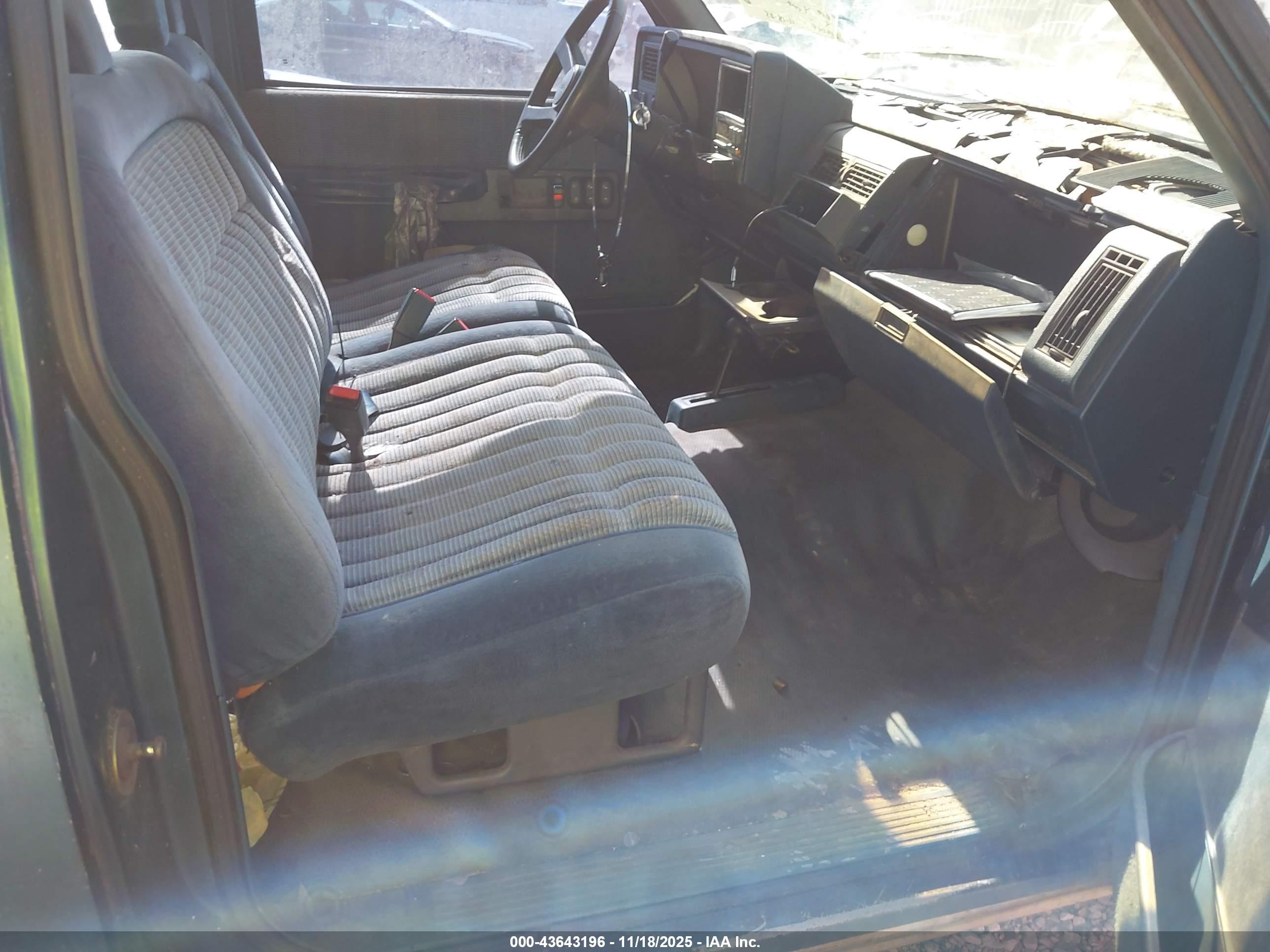 1992 Gmc Sierra K1500 Синий vin: 2GTEK19H6N1549826